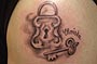 Tattoo Schloß mit Schlüssel